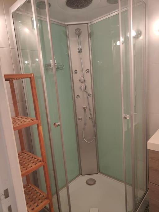 Bel Appartement Au Calme Avec Parking Лион Екстериор снимка